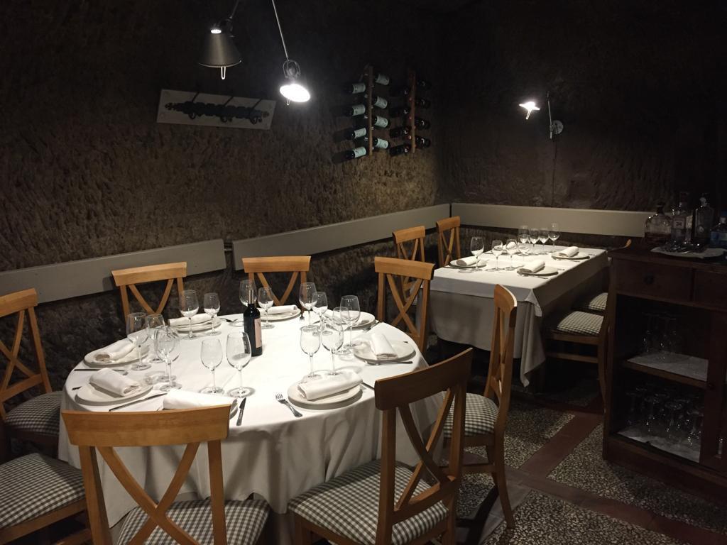 Salón privado en bodega abovedada
