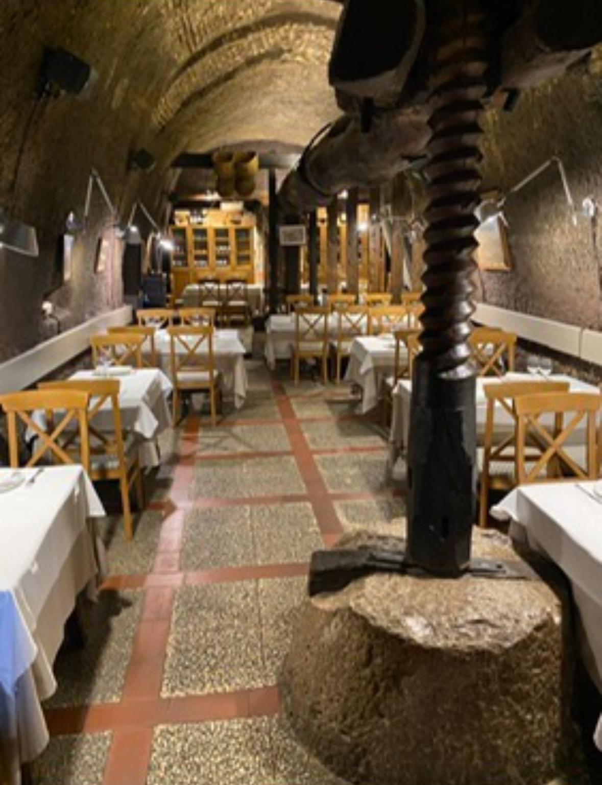 Galería de bodega castellana abovedada